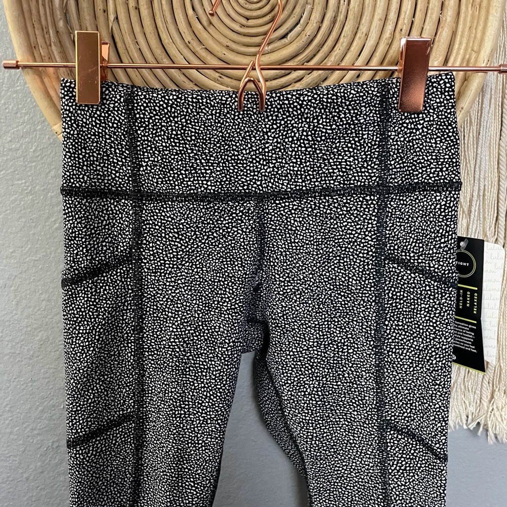 LULULEMON NWT 2 XS Tight Stuff Leggings Pants Fitness Gym workout yoga Pilates - Picture 5 of 12